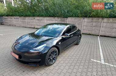 Седан Tesla Model 3 2020 в Ужгороде