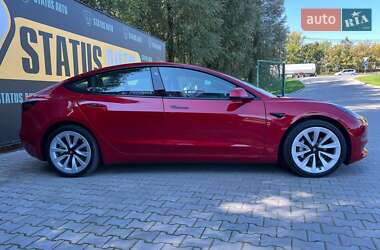 Седан Tesla Model 3 2022 в 