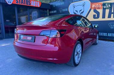 Седан Tesla Model 3 2022 в 