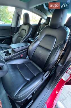 Седан Tesla Model 3 2022 в 
