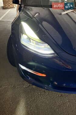 Седан Tesla Model 3 2022 в 
