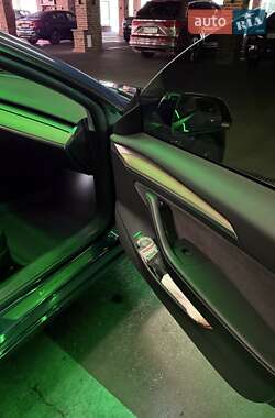 Седан Tesla Model 3 2022 в 