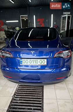 Седан Tesla Model 3 2022 в 