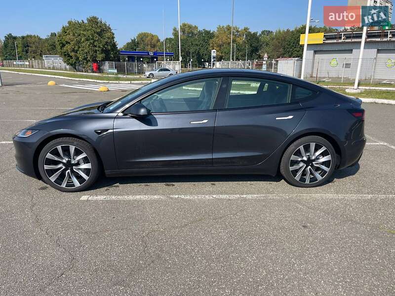 Седан Tesla Model 3 2024 в Киеве