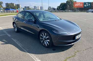 Седан Tesla Model 3 2024 в 