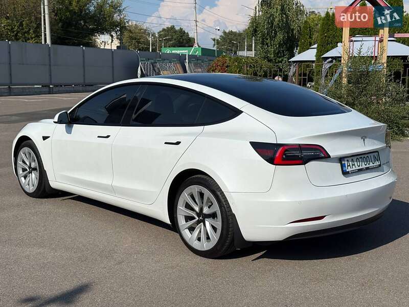 Седан Tesla Model 3 2022 в Киеве