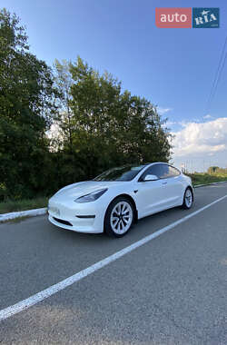 Седан Tesla Model 3 2022 в 