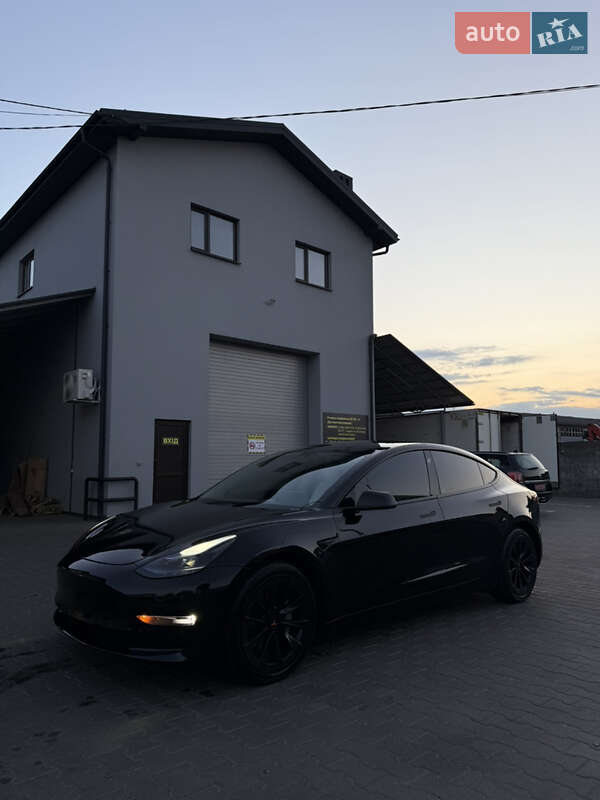 Седан Tesla Model 3 2021 в Луцке