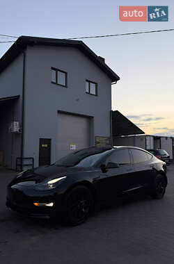 Седан Tesla Model 3 2021 в 
