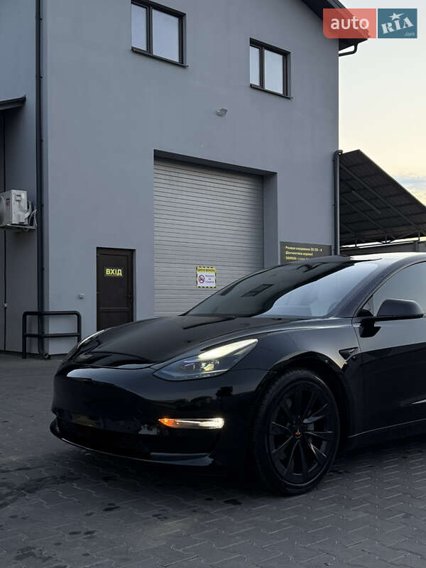 Седан Tesla Model 3 2021 в Луцке