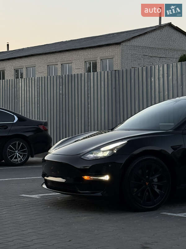 Седан Tesla Model 3 2021 в Луцке