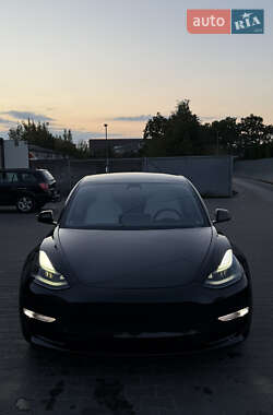Седан Tesla Model 3 2021 в 