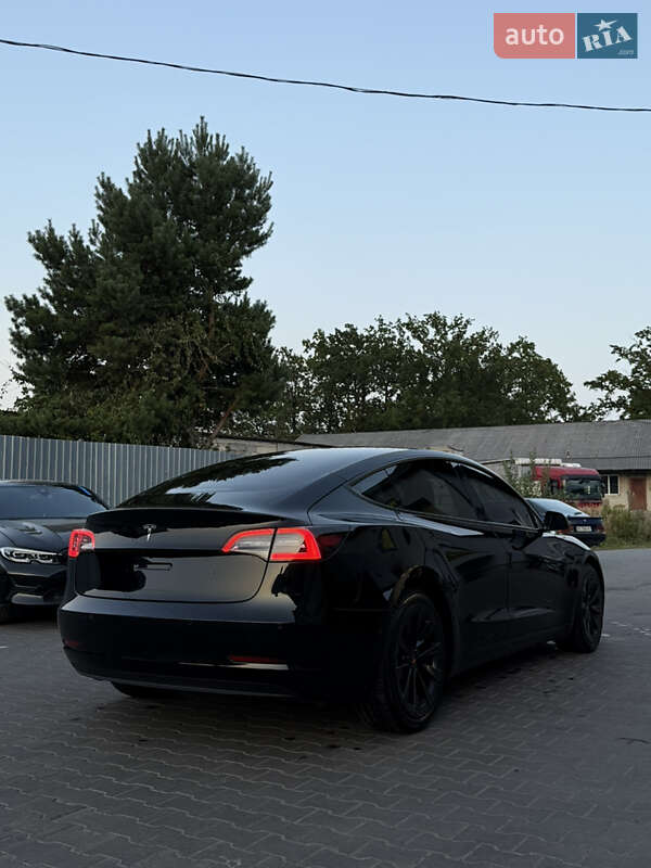 Седан Tesla Model 3 2021 в Луцке