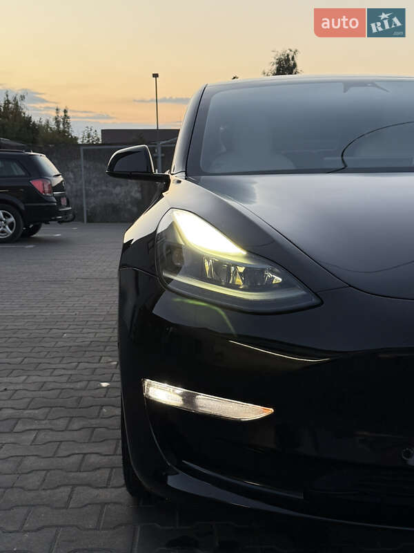 Седан Tesla Model 3 2021 в Луцке