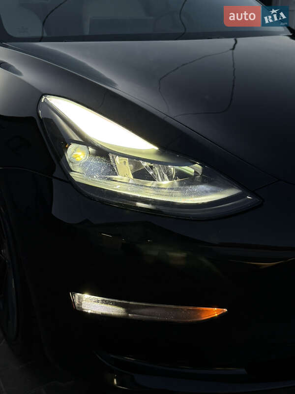 Седан Tesla Model 3 2021 в Луцке