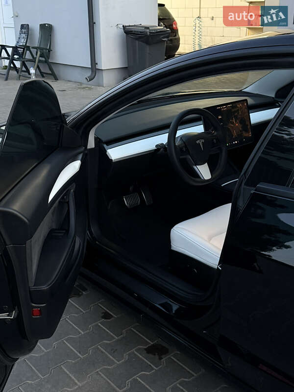 Седан Tesla Model 3 2021 в Луцке