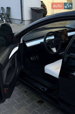 Седан Tesla Model 3 2021 в 