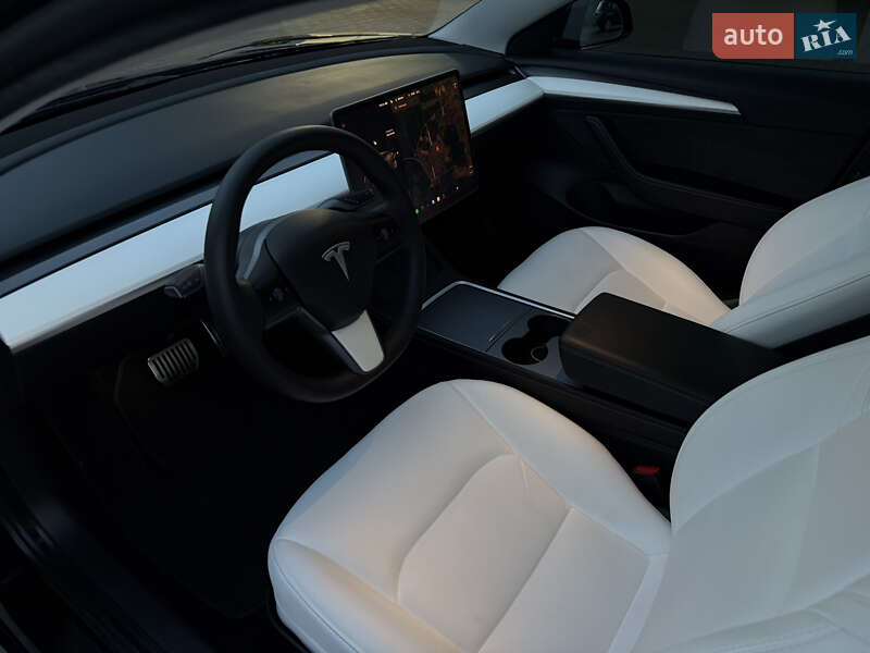 Седан Tesla Model 3 2021 в Луцке