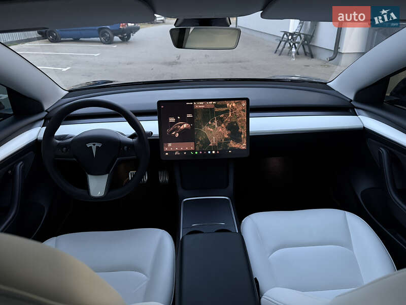 Седан Tesla Model 3 2021 в Луцке