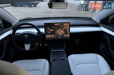 Седан Tesla Model 3 2021 в 