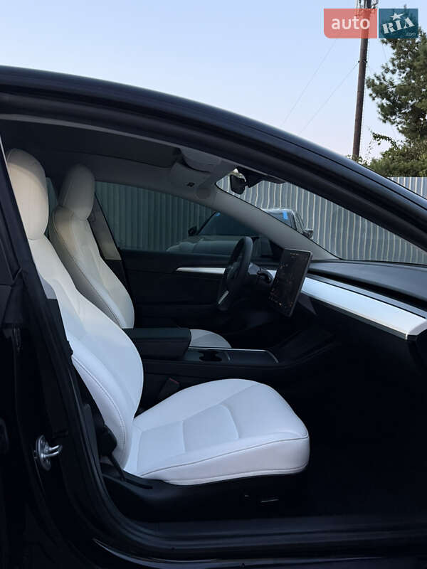 Седан Tesla Model 3 2021 в Луцке