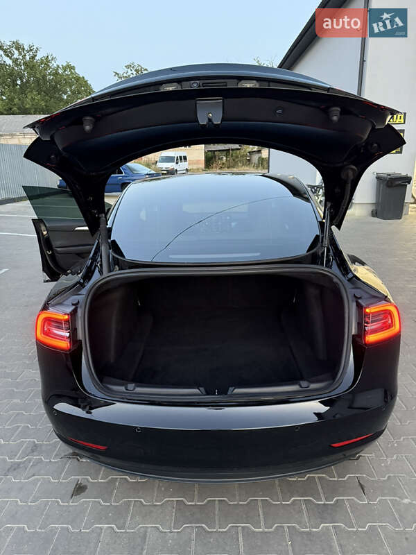 Седан Tesla Model 3 2021 в Луцке