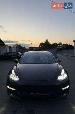 Седан Tesla Model 3 2021 в 
