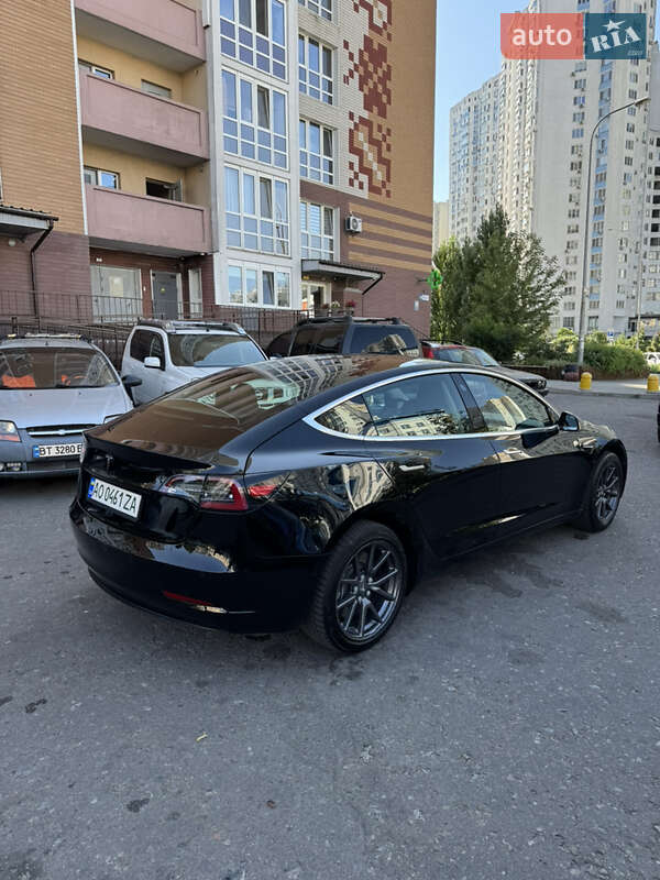 Седан Tesla Model 3 2019 в Киеве