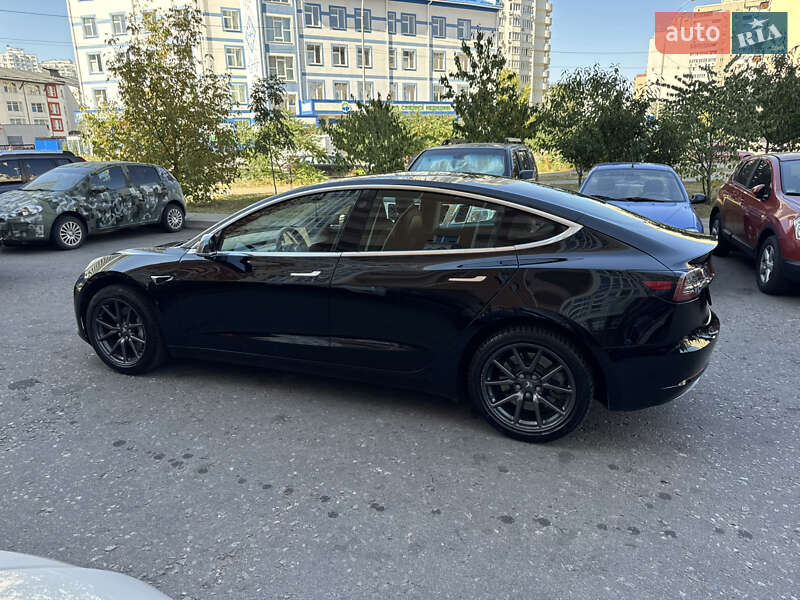 Седан Tesla Model 3 2019 в Киеве