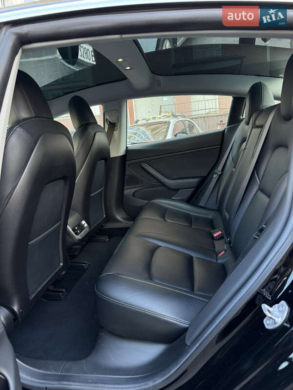 Седан Tesla Model 3 2019 в Киеве