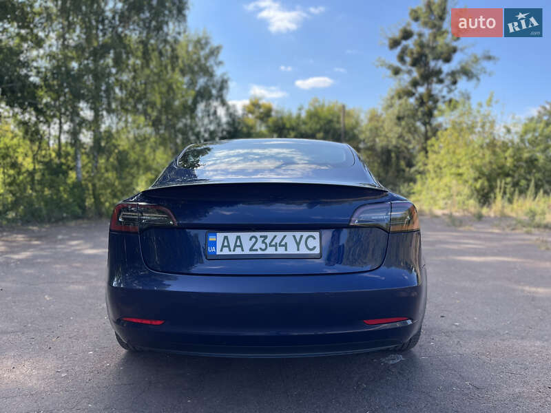Седан Tesla Model 3 2021 в Києві