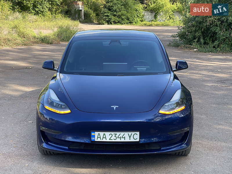 Седан Tesla Model 3 2021 в Києві