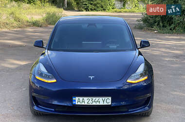 Седан Tesla Model 3 2021 в 