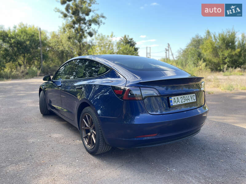 Седан Tesla Model 3 2021 в Києві