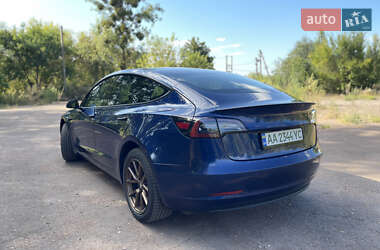 Седан Tesla Model 3 2021 в 