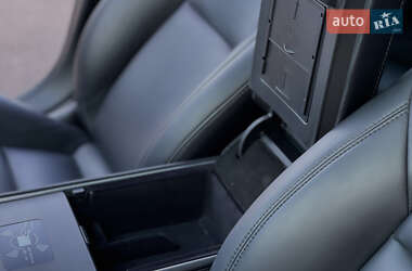 Седан Tesla Model 3 2021 в Киеве