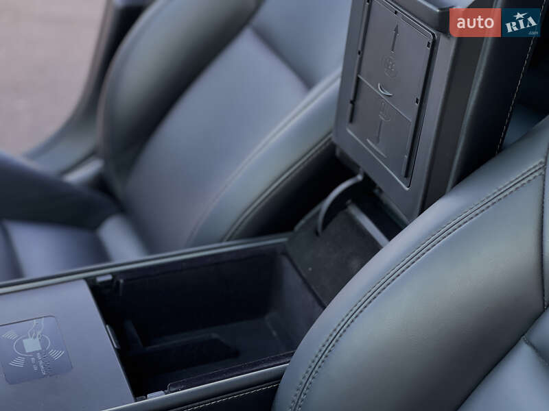Седан Tesla Model 3 2021 в Києві