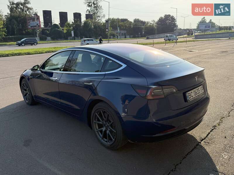 Седан Tesla Model 3 2018 в Львові