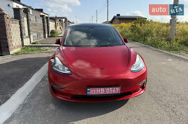 Седан Tesla Model 3 2022 в 