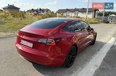Седан Tesla Model 3 2022 в 