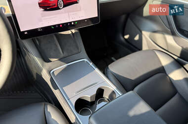 Седан Tesla Model 3 2022 в 