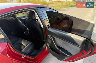 Седан Tesla Model 3 2022 в 