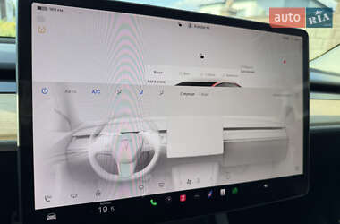 Седан Tesla Model 3 2022 в 