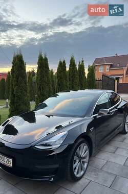 Седан Tesla Model 3 2020 в 