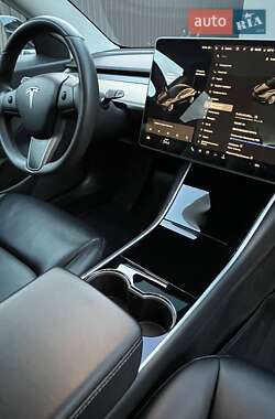 Седан Tesla Model 3 2020 в Києві