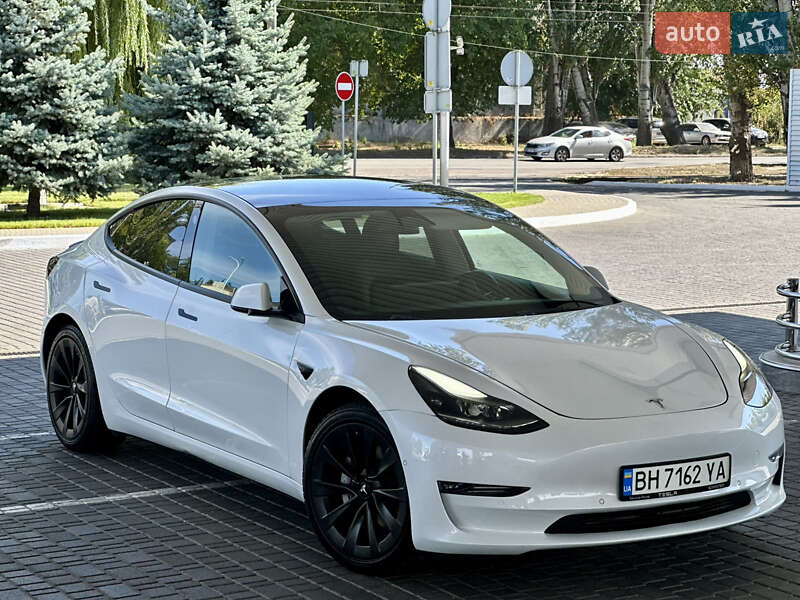 Седан Tesla Model 3 2021 в Одессе