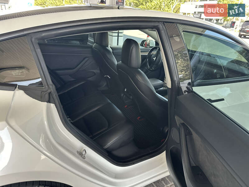 Седан Tesla Model 3 2021 в Одессе