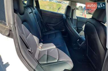 Седан Tesla Model 3 2022 в 