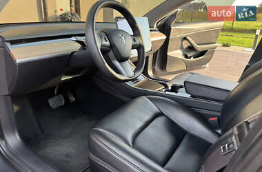 Седан Tesla Model 3 2020 в 