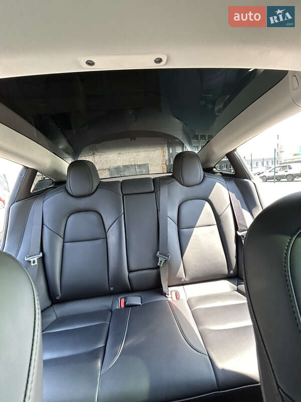 Седан Tesla Model 3 2022 в Киеве